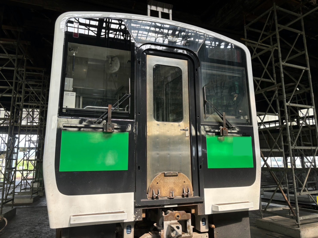 ‼NEW‼→鉄道 車掌席前面ガラス交換作業